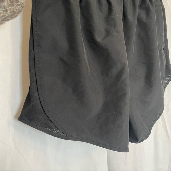 NIKE Girl’s Black Running Shorts Inner Liner Size XL - Picture 6 of 9